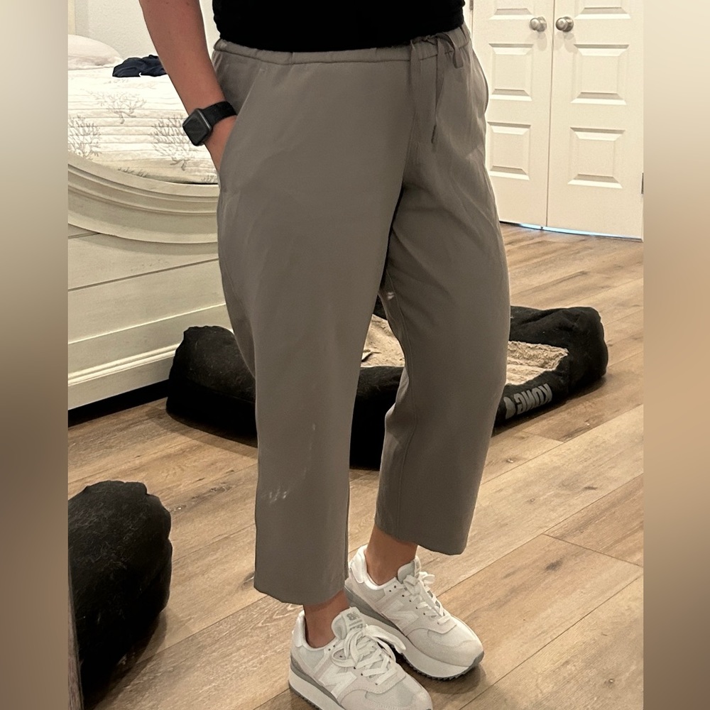 Lululemon 12 On The Go Cropped